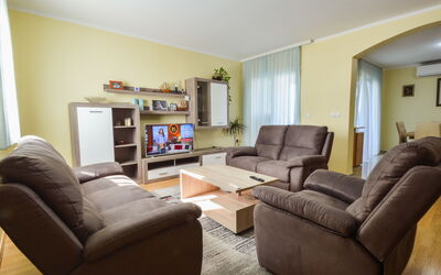 Accommodation:&nbsp;Ana 120.1