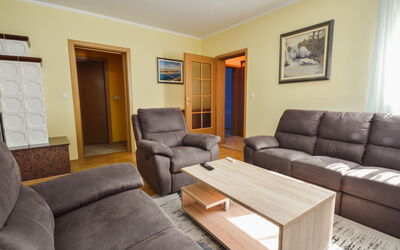 Accommodation:&nbsp;Ana 120.1
