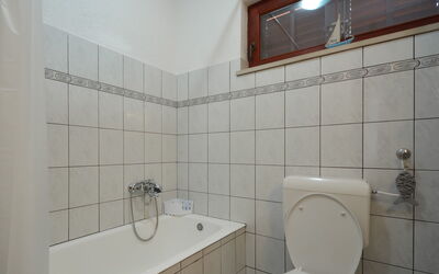 Accommodation:&nbsp;Mara 115.1