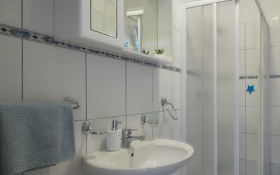 Accommodation:&nbsp;Mara 115.2