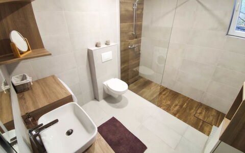Milka: Plumbing Fixture, Bathroom Sink, Tap, Toilet, Bathroom, Interior Design, Lighting, Toilet Seat, Building, Comfort