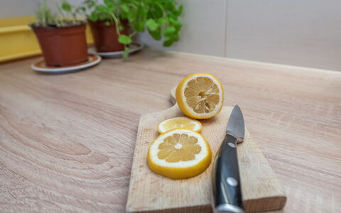Milka: Plant, Flowerpot, Table, Houseplant, Wood, Food, Ingredient, Tableware