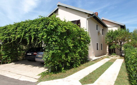 Marija: Property, House, Residential Area, Real Estate, Building, Home, Neighbourhood, Land Lot, Tree, Shrub