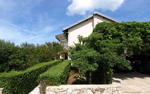 Marija: Property, House, Wall, Sky, Real Estate, Home, Building, Architecture, Tree, Estate