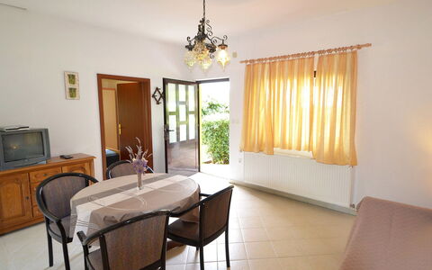 Luce: Room, Property, Furniture, Interior Design, Building, Floor, Ceiling, House, Real Estate, Dining Room