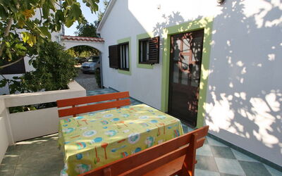 Accommodation:&nbsp;Ana 131.2