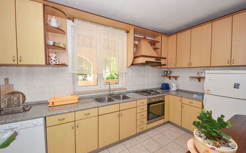 Cici: Countertop, Cabinetry, Furniture, Property, Sink, Kitchen Sink, Kitchen, Building, Kitchen Stove, Plant