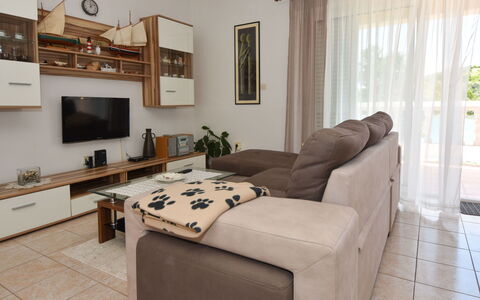 Cici: Furniture, Picture Frame, Property, Couch, Comfort, Table, Wood, Plant, Building, Interior Design