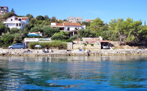 Mirta: Water, Sky, Building, Blue, Tree, Lake, Coastal And Oceanic Landforms, House, Window, Bank