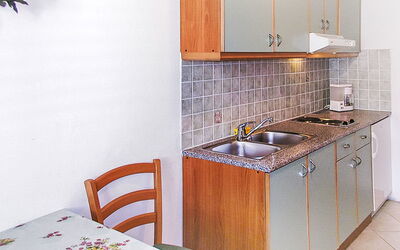 Zdenko 130.1: Cabinetry, Furniture, Countertop, White, Kitchen Sink, Kitchen Stove, Sink, Kitchen, Tablecloth, Stove