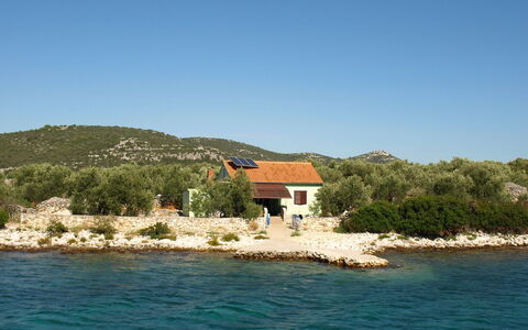 Rudi: Sea, Property, House, Coast, Sky, Coastal And Oceanic Landforms, Vacation, Ocean, Summer, Tree