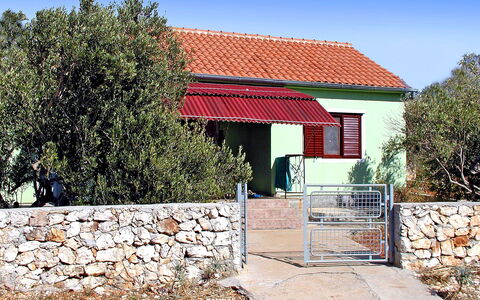 Rudi: Property, House, Building, Wall, Cottage, Rural Area, Real Estate, Home, Tree, Architecture