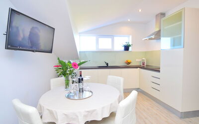 Accommodation:&nbsp;Rina 120.3