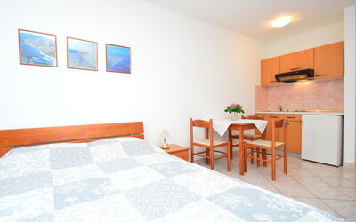 Katica 160.3: Furniture, Bedroom, Room, Bed, Property, Bed Sheet, Interior Design, Floor, Bed Frame, Building