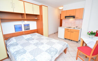 Katica 160.2: Bed, Bedroom, Furniture, Room, Property, Bed Sheet, Mattress, Building, Interior Design, Bedding