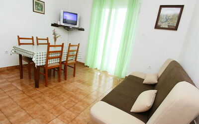 Iva 100.3: Room, Property, Furniture, Floor, Interior Design, Building, Table, Living Room, Real Estate, House