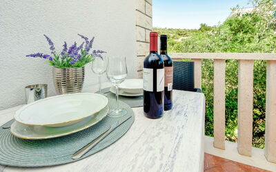 Accommodation:&nbsp;Marina 510.5