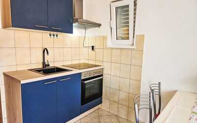 Slavica 165.2: Cabinetry, Kitchen Sink, Sink, Property, Countertop, Tap, Plumbing Fixture, Kitchen, Kitchen Stove, Interior Design