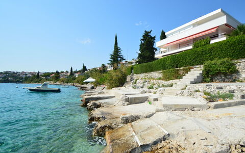 Bila Kuća: Water, Sky, Daytime, Plant, Azure, Building, Tree, Natural Landscape, Coastal And Oceanic Landforms, Bank