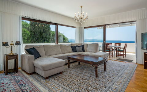 Bila Kuća: Furniture, Room, Property, Living Room, Interior Design, Real Estate, Floor, Building, Ceiling, Home