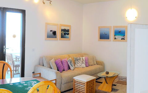 Accommodation:&nbsp;Avelini 100.3