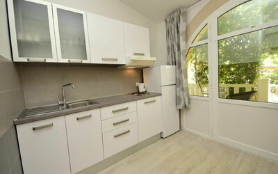 Moreška 100.1: Cabinetry, Property, Countertop, Sink, Building, Kitchen Sink, Drawer, Tap, Kitchen Stove, Kitchen