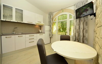 Accommodation:&nbsp;Moreška 100.1