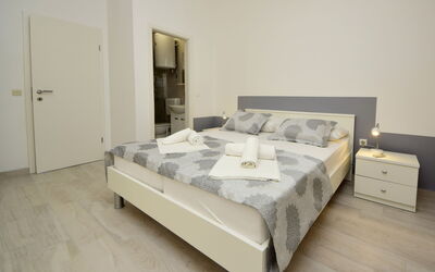 Accommodation:&nbsp;Moreška 100.2