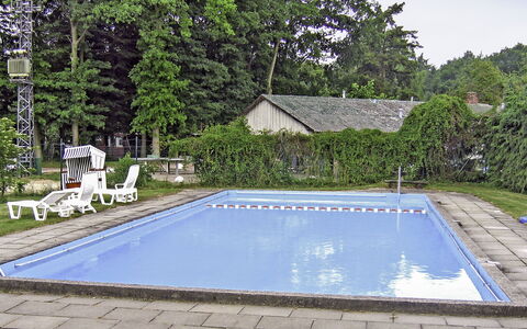 Hechthausen 100: Water, Property, Plant, Swimming Pool, Azure, Rectangle, Grass, Shade, Land Lot, Building