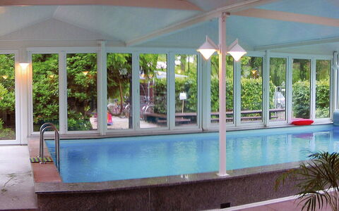 Windrose: Water, Plant, Property, Swimming Pool, Shade, Botany, Outdoor Furniture, Building, Leisure, House