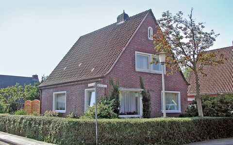 Kleen: House, Home, Property, Residential Area, Building, Architecture, Cottage, Roof, Neighbourhood, Real Estate