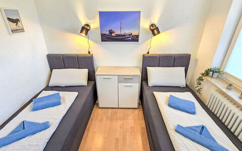 Norddeich 359: Furniture, Bedroom, Bed, Room, Bed Frame, Bunk Bed, Bedding, Hostel, Bed Sheet, Pillow
