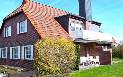 Norddeich 361: Sky, Plant, Property, Building, Window, House, Tree, Land Lot, Grass, Wood
