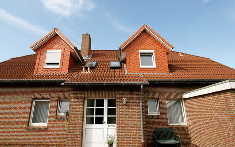 Norddeich 380: Sky, Cloud, Plant, Window, Building, House, Brickwork, Wood, Brick