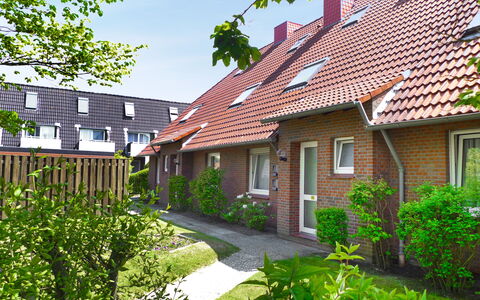 Norddeich 470: Plant, Building, Window, Sky, House, Vegetation, Architecture, Land Lot, Tree, Cottage