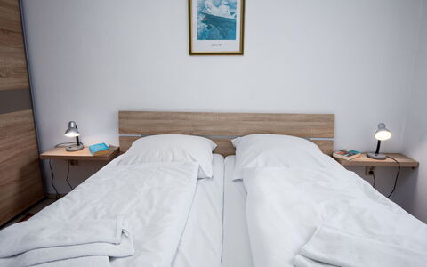 Seefalke: Furniture, Comfort, Building, Textile, Wood, Floor, Flooring, Bed, Real Estate, Bedroom