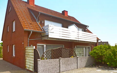 Norddeich 553: Building, Sky, Property, Plant, House, Window, Wood, Siding, Cottage, Facade