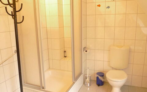 Natur Pur am Nordseedeich: Property, Bathroom, Room, Tile, Plumbing Fixture, Architecture, Door, Shower Door, Real Estate, Interior Design