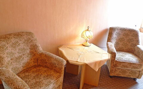 Bentweg: Room, Furniture, Property, Living Room, Table, Interior Design, Chair, Comfort, Real Estate, Couch