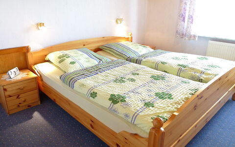 Bentweg: Bed, Bedroom, Furniture, Bed Sheet, Mattress, Room, Bed Frame, Bedding, Property, Interior Design