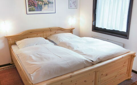Tennenbronn 100: Furniture, Comfort, Wood, Building, Textile, Bed Frame, Interior Design, Bed, Window