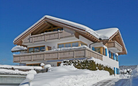 Flösserstrasse: Sky, Building, Snow, House, Slope, Window, Freezing, Roof, Facade, Siding