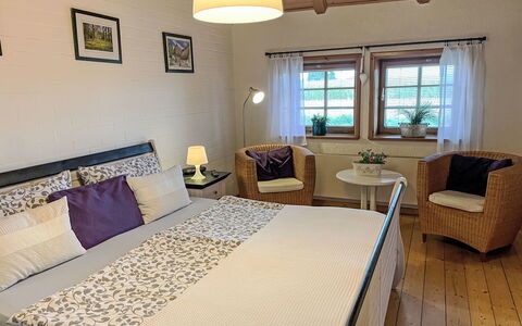 Mahlke: Furniture, Window, Picture Frame, Comfort, Azure, Building, Table, Wood, Textile, Lamp
