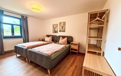 Dargun 100: Bedroom, Bed, Wood, Floor, Furniture, Bedding, Bed Sheet, Flooring, Bed Frame, Interior Design
