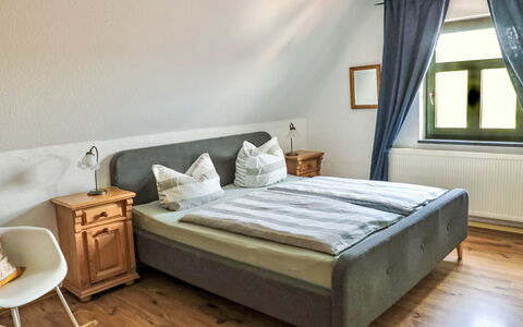 Dargun 100: Bed, Bedroom, Bedding, Bed Sheet, Interior Design, Furniture, Bed Frame, Flooring, Floor, Room