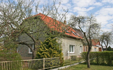 Zerna: Cloud, Sky, Plant, Building, Property, Window, House, Land Lot, Architecture, Tree