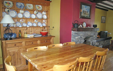 Portmagee Knightstown 100: Table, Furniture, Property, Chair, Wood, Tableware, Building, Interior Design, Lighting, Floor