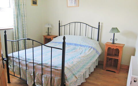 Portmagee Knightstown 100: Furniture, Building, Property, Comfort, Azure, Interior Design, Wood, Bed Frame, Floor, House
