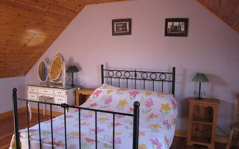 Portmagee Knightstown 100: Furniture, Property, Comfort, Bed Frame, Wood, Building, Interior Design, Lighting, Architecture, Bed