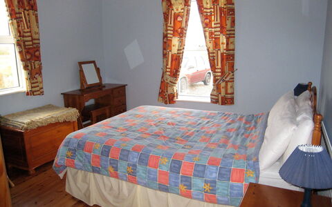 Glenvale Cottage: Bedroom, Room, Bed, Furniture, Bed Sheet, Property, Floor, Bed Frame, Interior Design, Bedding